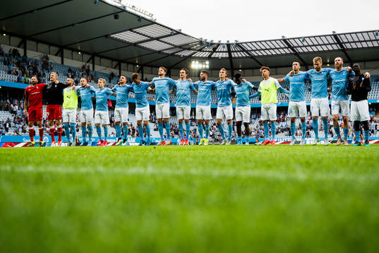 Malmö FFs spelare jublar mot publiken