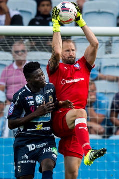 Gefles Kvame Bonsu och Malmö FFs målvakt Johan Wiland