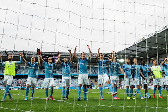 Malmö FFs spelare jublar mot publiken