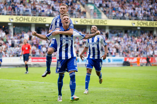 IFK Göteborgs Sören Rieks jublar ihop med Jakob Ankersen