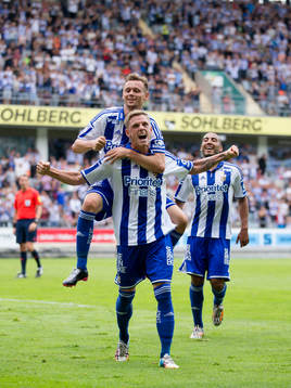 IFK Göteborgs Sören Rieks jublar ihop med Jakob Ankersen