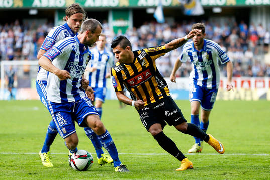 Häckens Paulo de Oliveiraoch IFK Göteborgs Tom Pettersson