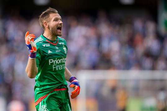 IFK Göteborgs målvakt John Alvbåge jublar