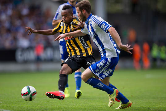 Häckens Nasiru Mohammed mot IFK Göteborgs Emil Salomonsson