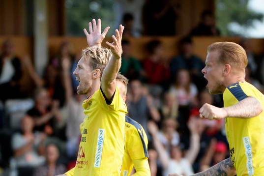 Bläddra bland fler bilder av Fotboll, Superettan, Mjällby - Sirius