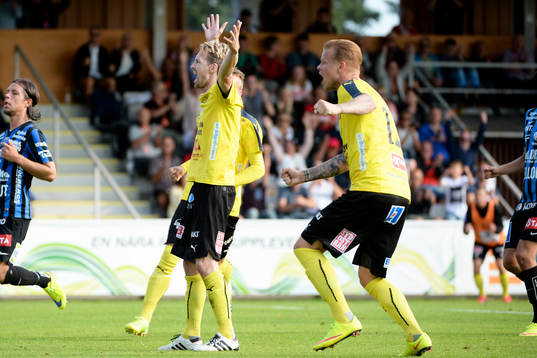 Mjällbys Christian Wilhelmsson jublar