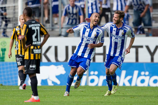 IFK Göteborgs Haitam Aleesami jublar ihop med Emil
