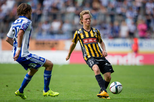 IFK Göteborgs Tom Pettersson mot Häckens Joel Andersson