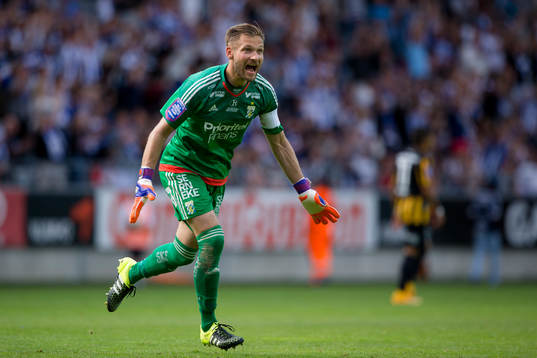 IFK Göteborgs målvakt John Alvbåge jublar