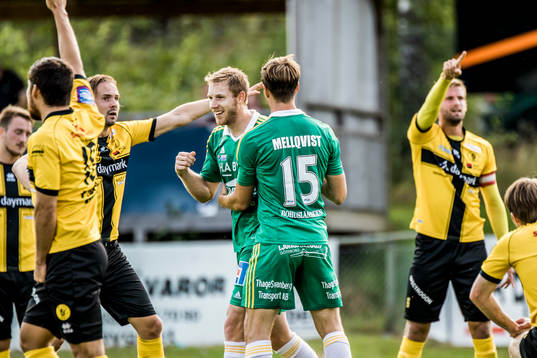 Ljungskiles Steven Old och Alexander Mellqvist jublar vid