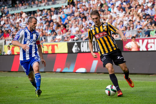 IFK Göteborgs Hjalmar Jonsson mot Häckens Dardan Rexhepi