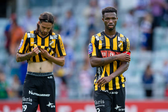 Häckens Leonard Zuta och Mohammed Abubakari deppar