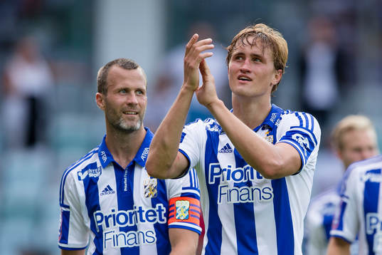 IFK Göteborgs Hjalmar Jonsson och Thomas Rogne tackar