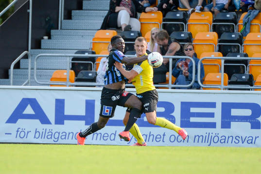 Sirius Moses Ogbu och Mjällbys Adi Terzic