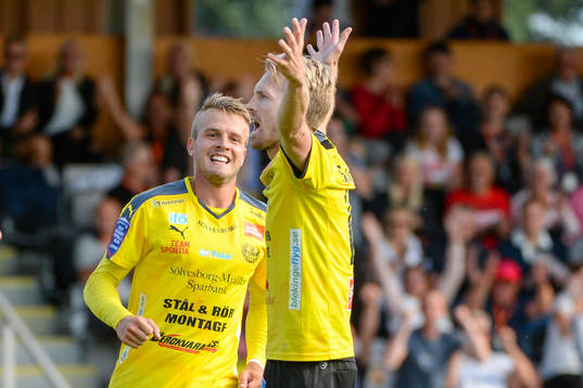 Mjällbys Christian Wilhelmsson jublar
