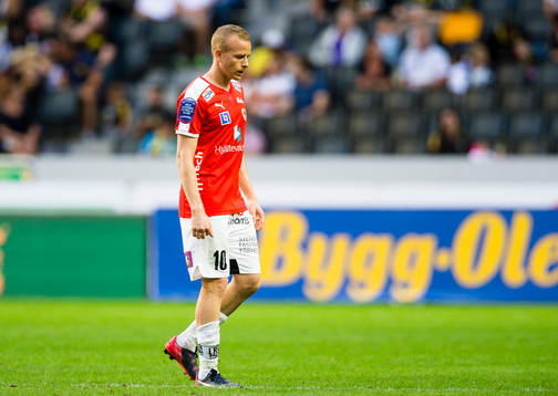 Kalmars Tobias Eriksson lämnar planen