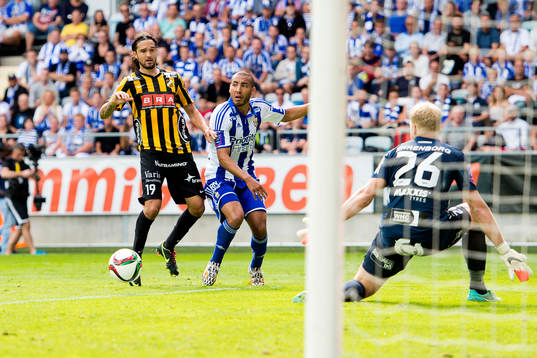IFK Göteborgs Haitam Aleesami spelar fram till 2-0
