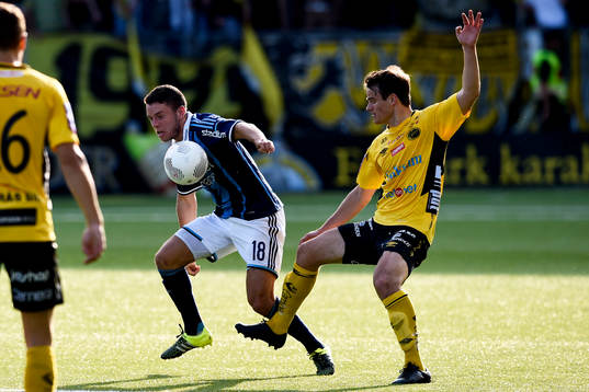 Djurgårdens Kerim Mrabti och Elfsborgs Henning Hauger