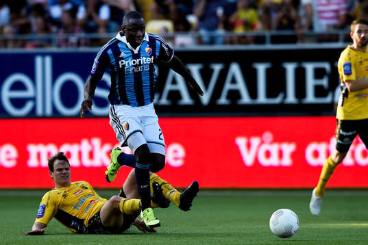 Djurgårdens Nyasha Mushekwi och Elfsborgs Henning Hauger