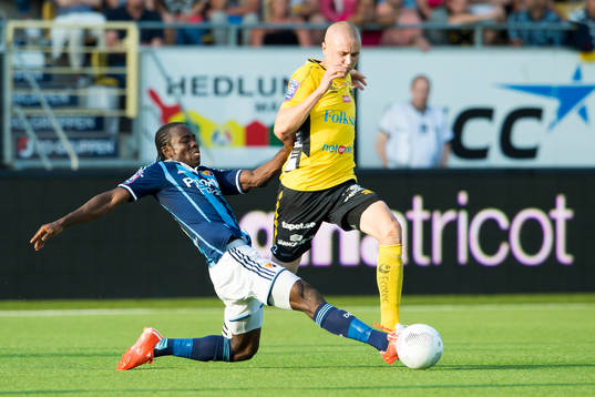 Elfsborgs Sebastian Holmén och Djurgårdens Sam Johnson