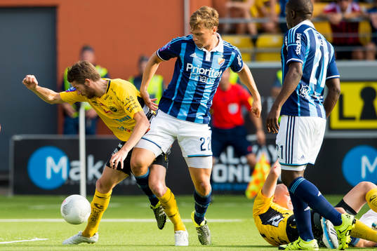 Kamp mellan Djurgårdens Jesper Karlström och Elfsborgs