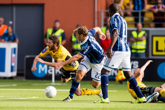 Elfsborgs Marcus Rohdén faller i straffområdet