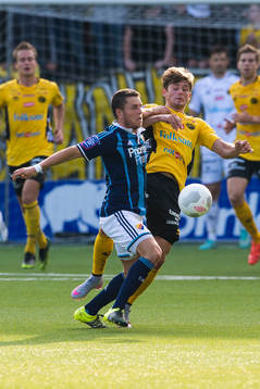 Kamp mellan Djurgårdens Kerim Mrabti och Elfsborgs Arber