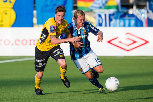 Kamp mellan Djurgårdens Elliot Käck och Elfsborgs Lasse