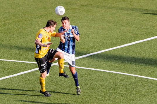 Elfsborgs Henning Hauger och Djurgårdens Kerim Mrabti