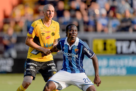 Elfsborgs Sebastian Holmén och Djurgårdens Sam Johnson