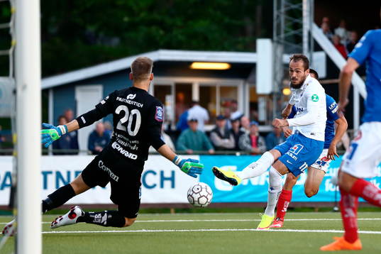Norrköpings Emir Kujovic missar flera målchanser och
