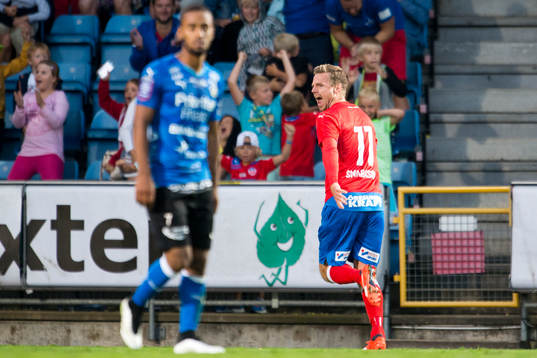 Helsingborgs Arnór Smárason jublar och Halmstads Junes