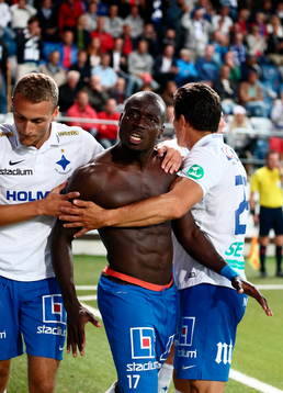 Norrköpings Gentrit Citaku och Alhaji Kamara jublar