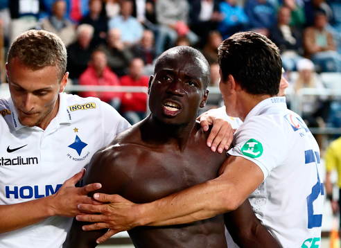 Norrköpings Gentrit Citaku och Alhaji Kamara jublar