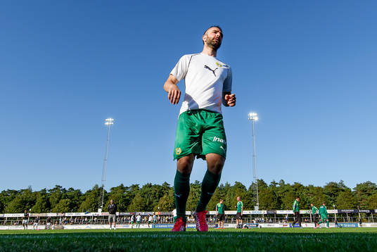 Hammarbys Kennedy Bakircioglu före fotbollsmatchen i