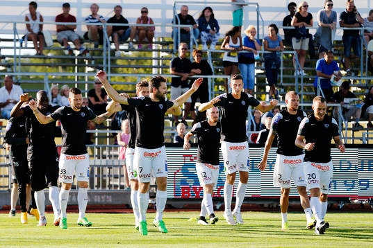 Falkenbergs spelare värmer upp