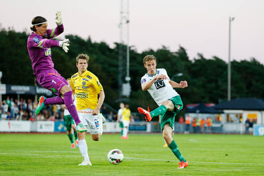 Hammarbys Fredrik Torsteinbö gör 0-1 bakom Falkenbergs