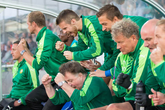 Hammarbys avbytarbänk jublar