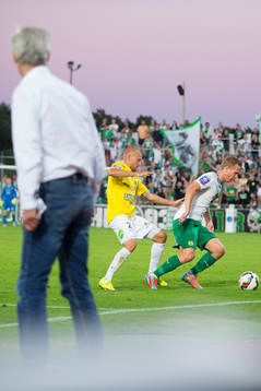 Hammarbys tränare Nanne Bergstrand tittar på Falkenbergs