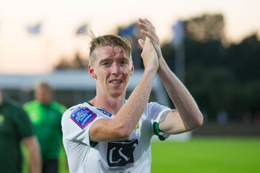 Hammarbys Birkir Már Saevarsson jublar med publiken