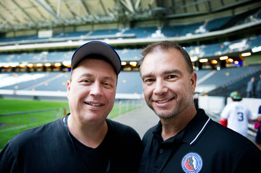 Vakterna av Stanley Cup Bill Wellman och Howie Borrow