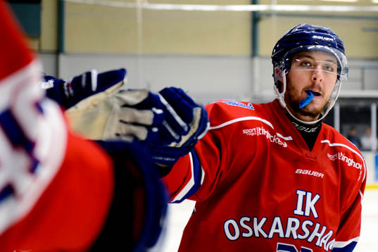 Oskarshamns Mitchell Wahl firar med båset
