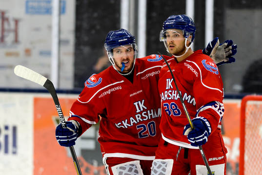 Oskarshamns Mitchell Wahl firar Joakim Hagelin