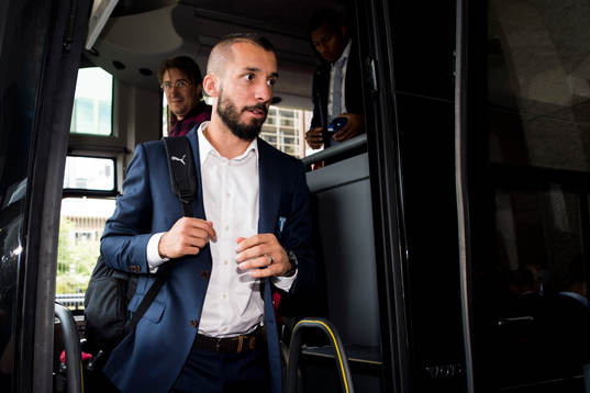 Malmö FFs Guillermo Molins kliver av bussen när laget