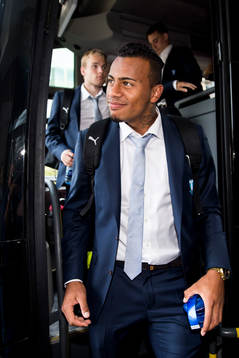 Malmö FFs Felipe Carvalho kliver av bussen när laget