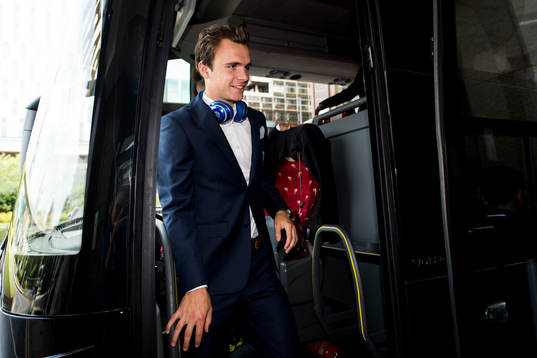 Malmö FFs Andreas Vindheim kliver av bussen när laget
