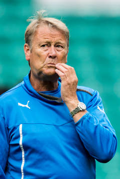 Malmö FFs tränare Åge Hareide ser fundersam ut