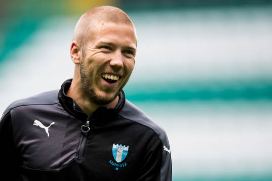 Malmö FFs Anton Tinnerholm skrattar