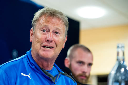 Malmö FFs tränare Åge Hareide och i bakgrunden sitter Jo
