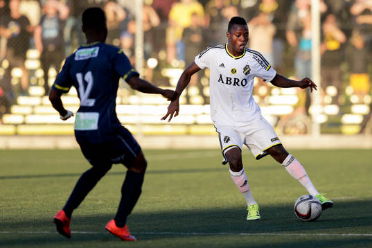 s Patrick Kpozo och Ekerös Mohamed Bah